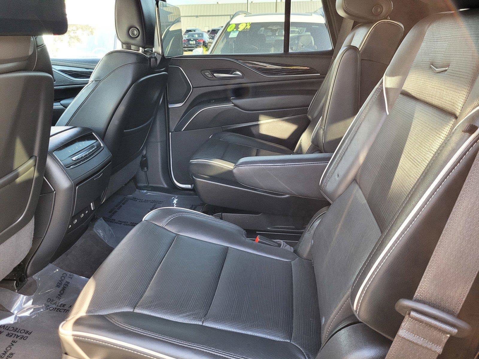 Used 2023 Cadillac Escalade Sport AWD/4WD image 17