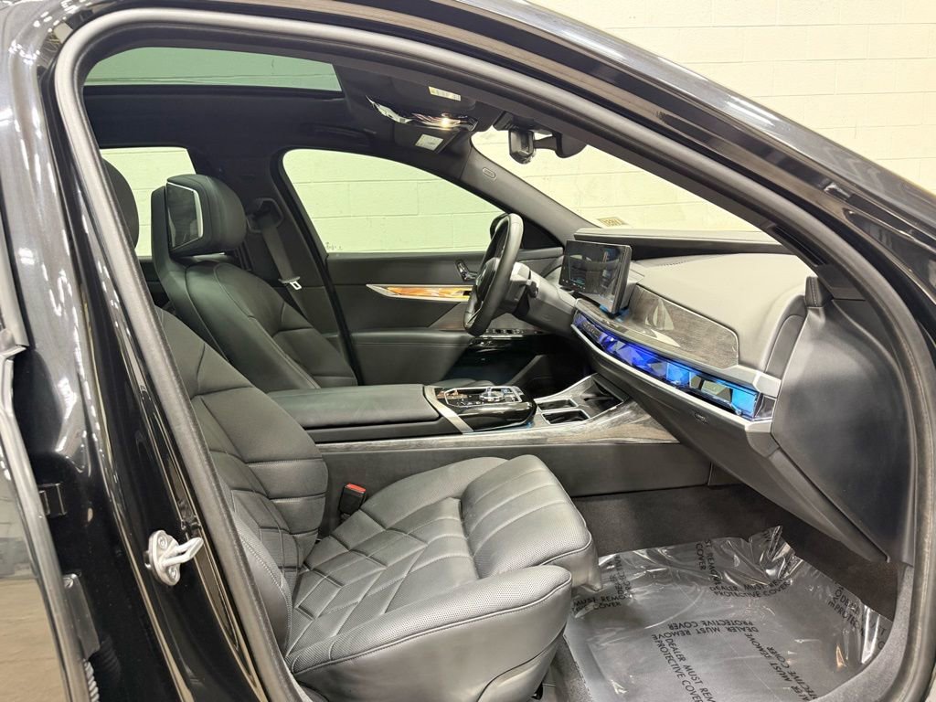Used 2024 BMW i7 M70 w/ Premium Package image 45