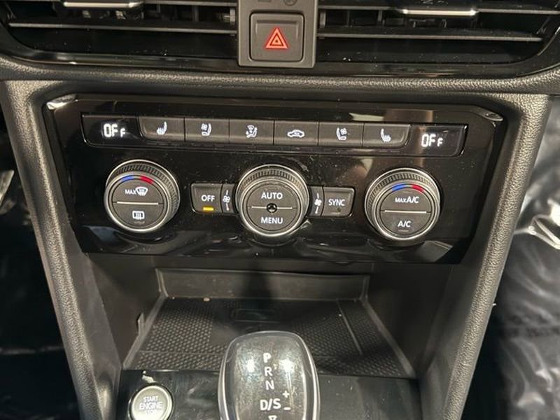Used 2022 Volkswagen Taos SEL image 29