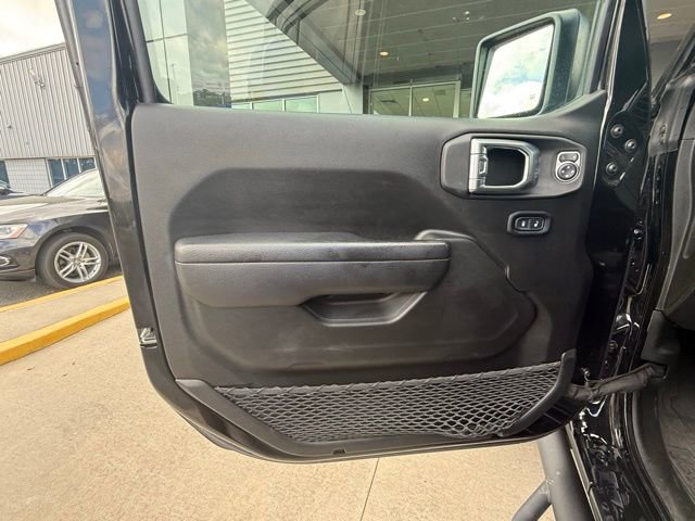 Used 2023 Jeep Gladiator Willys image 11