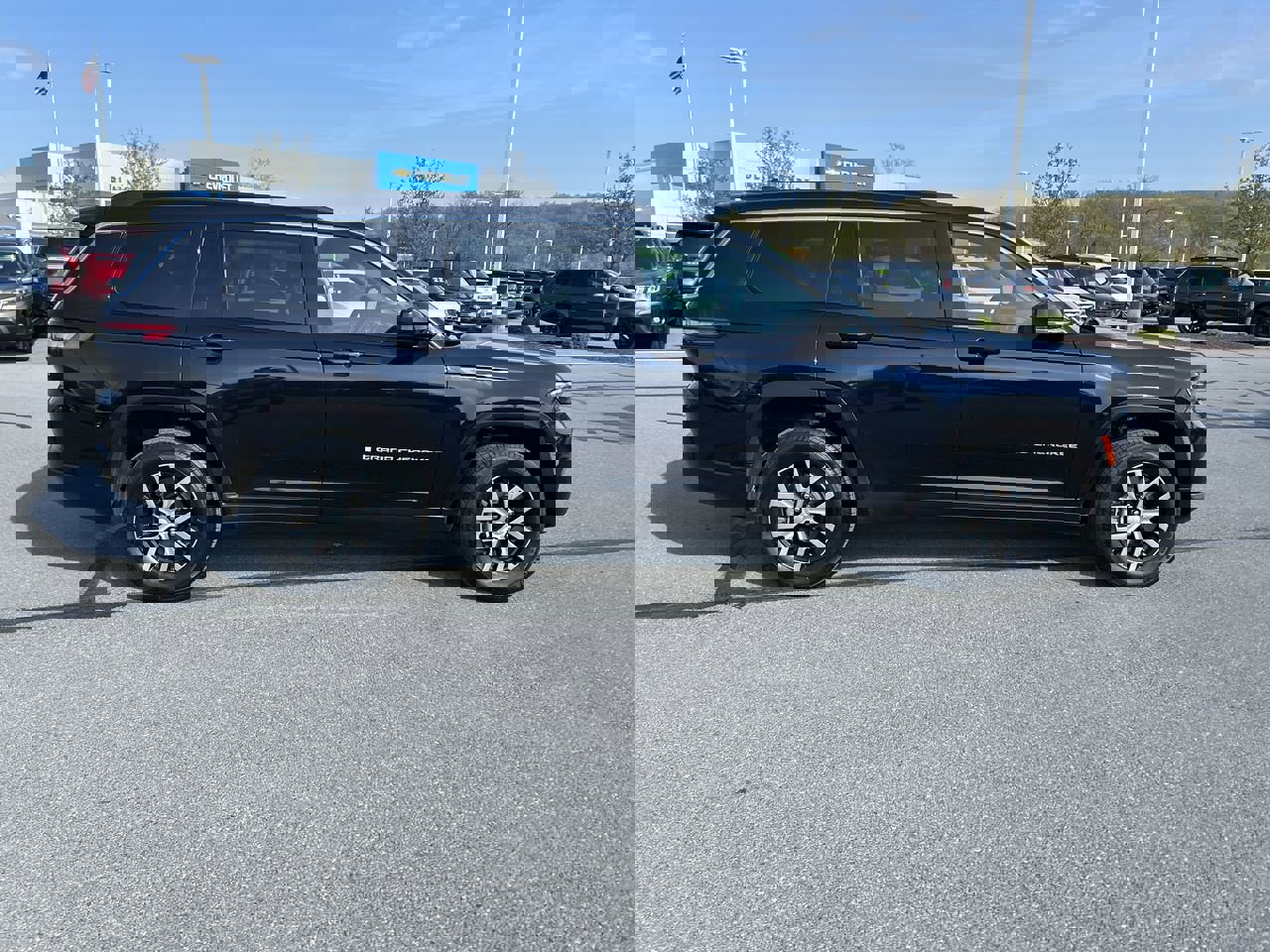 Used 2024 Jeep Grand Cherokee L Limited AWD/4WD image 8