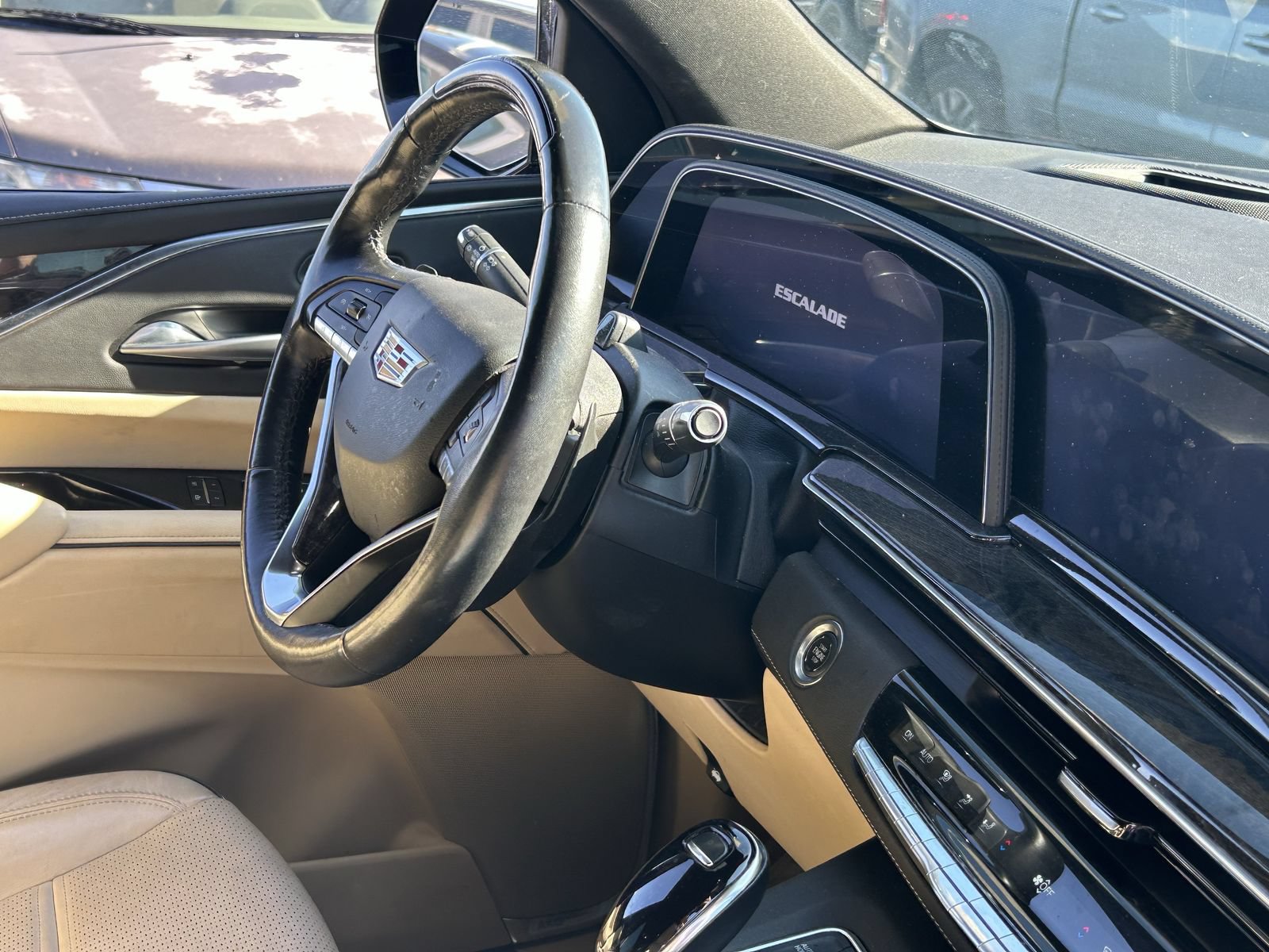 Used 2023 Cadillac Escalade Premium Luxury w/ LPO, Illumination Package RWD image 8