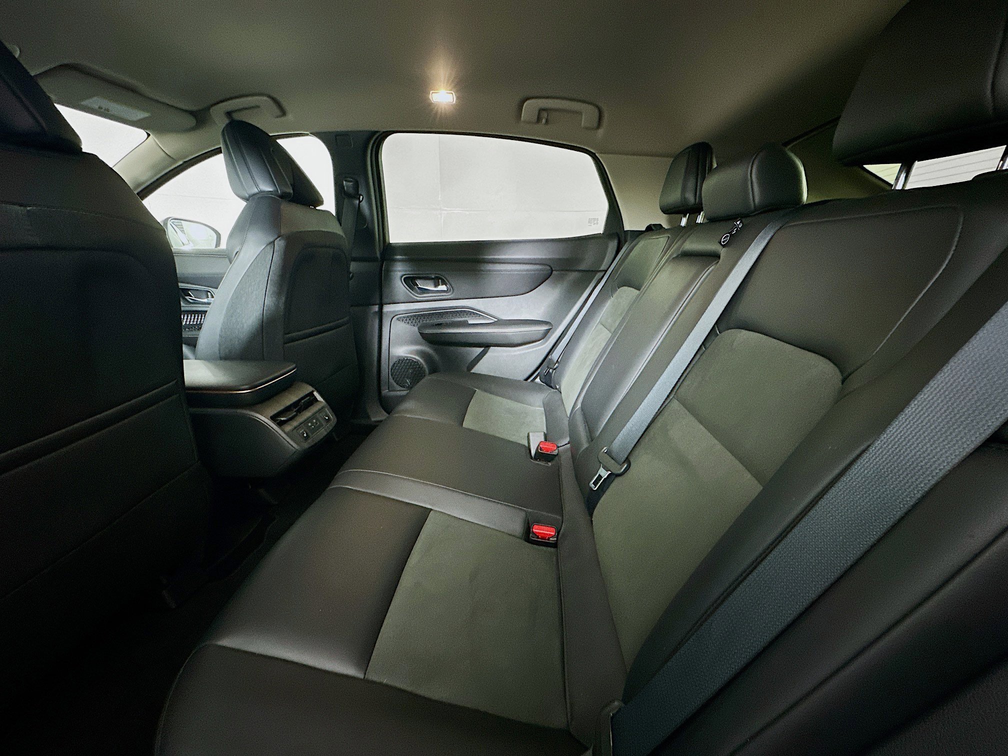 Used 2023 Nissan Ariya AWD image 28