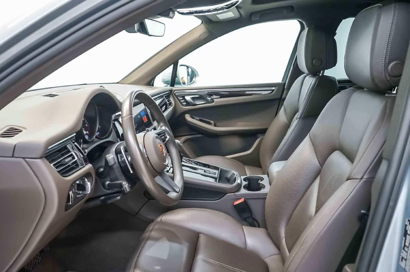 Certified 2024 Porsche Macan AWD/4WD image 23