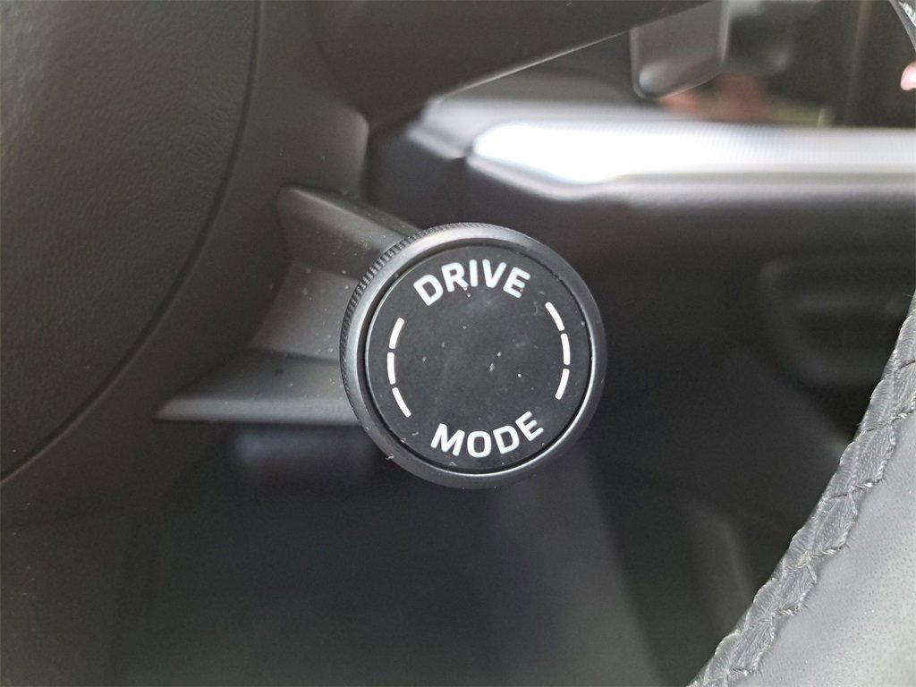 Certified 2025 Porsche Cayenne AWD/4WD image 40