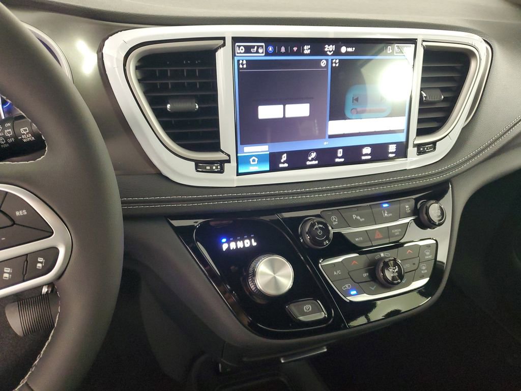 New 2026 Chrysler Pacifica Select image 17