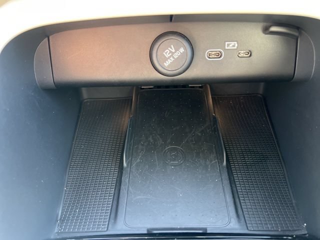 New 2026 Volvo XC40 B5 Plus w/ Climate Package AWD/4WD image 18