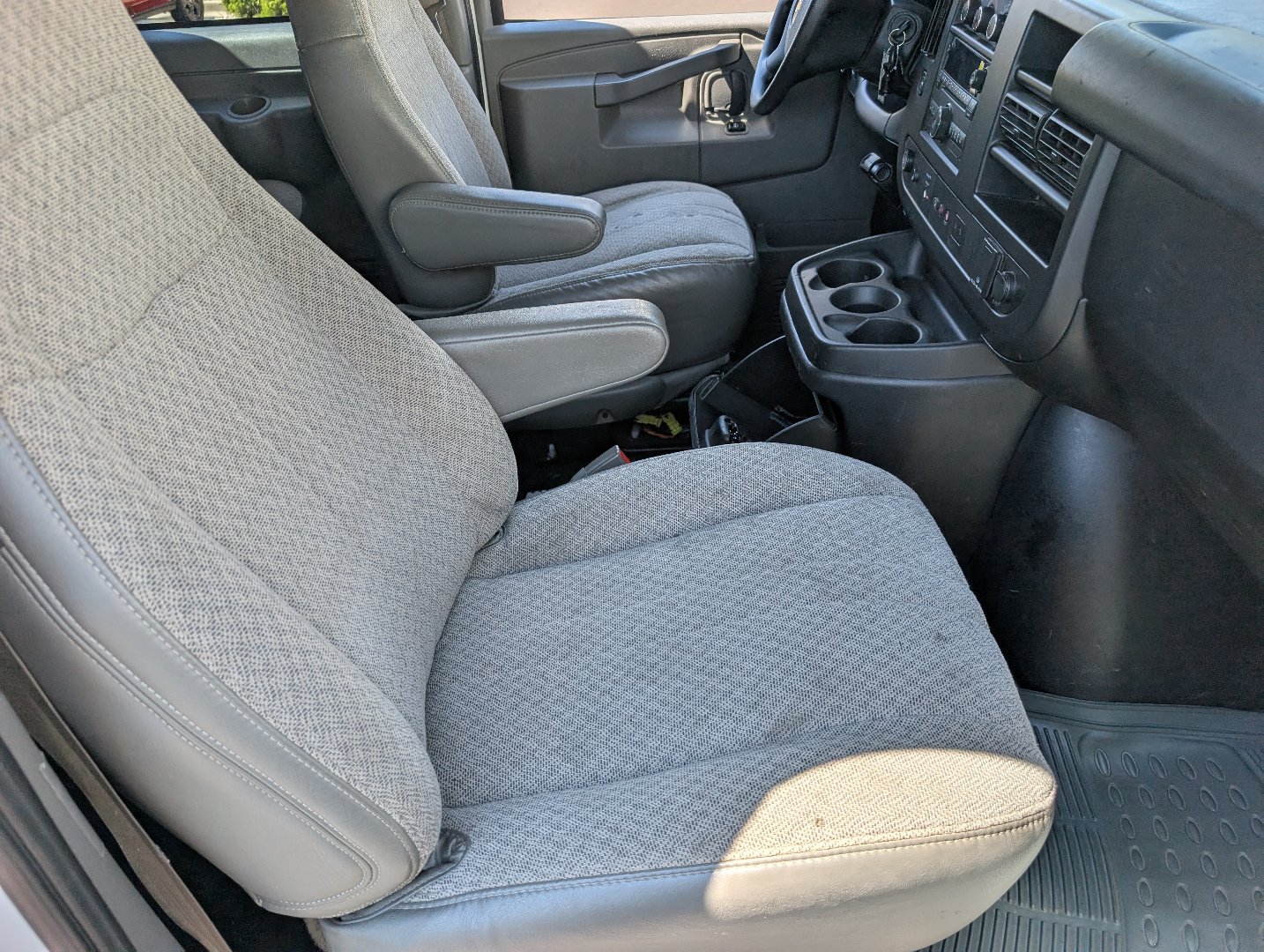 Used 2019 Chevrolet Express 2500 LT w/ LT Preferred Equipment Group RWD image 11