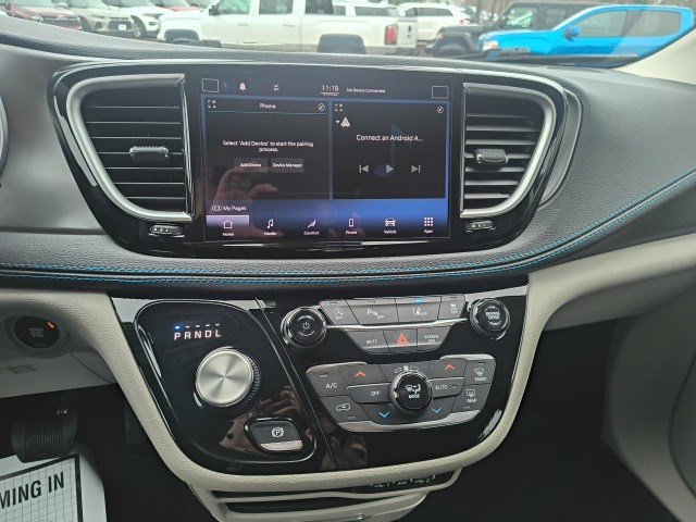 Used 2021 Chrysler Pacifica Touring image 21