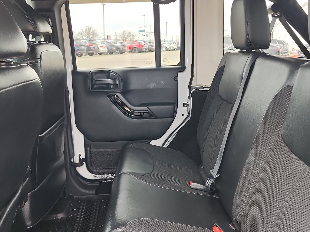 Used 2017 Jeep Wrangler Unlimited Sahara AWD/4WD image 12