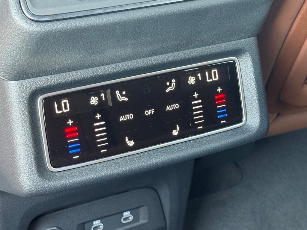 Used 2024 Audi Q8 e-tron Premium Plus w/ Premium Plus Package image 65