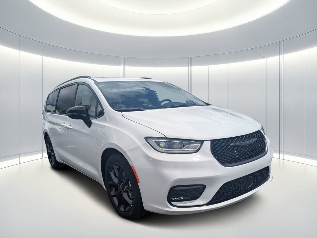 New 2026 Chrysler Pacifica Limited w/ S Appearance Package