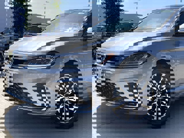 New 2025 Volkswagen Jetta SE image 2