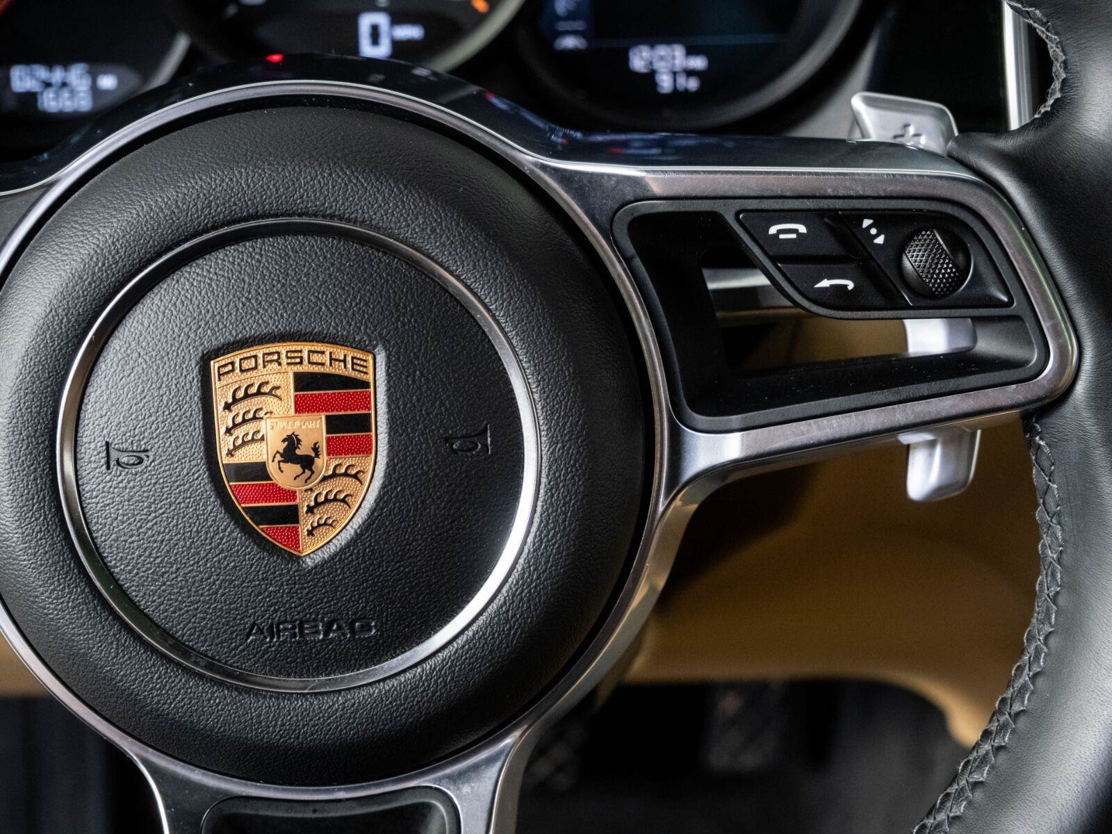 Used 2018 Porsche Macan AWD/4WD image 10