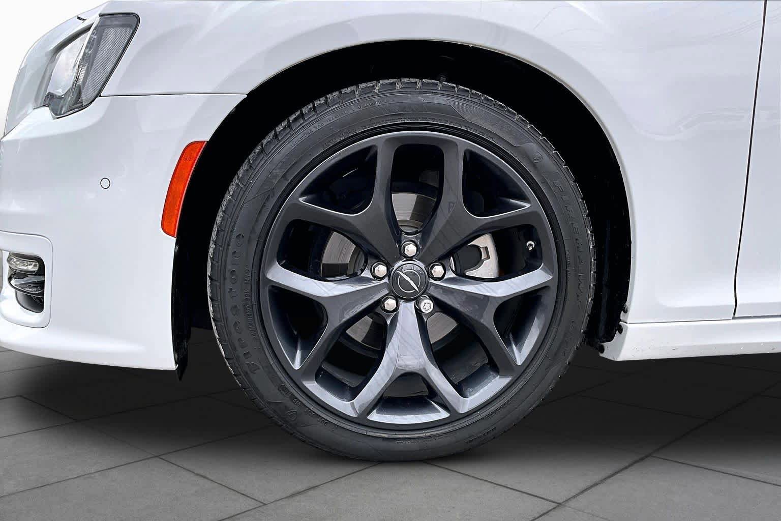 Used 2023 Chrysler 300 Touring L w/ Comfort Group image 10
