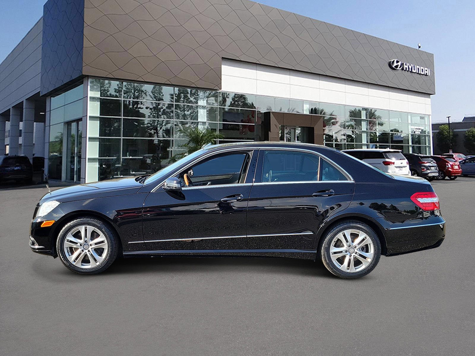 Used 2010 Mercedes-Benz E 350 Sedan image 3