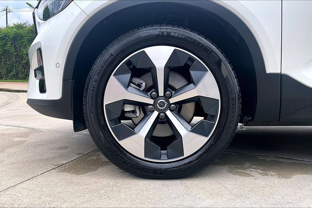Certified 2026 Volvo XC40 B5 Plus AWD/4WD image 11