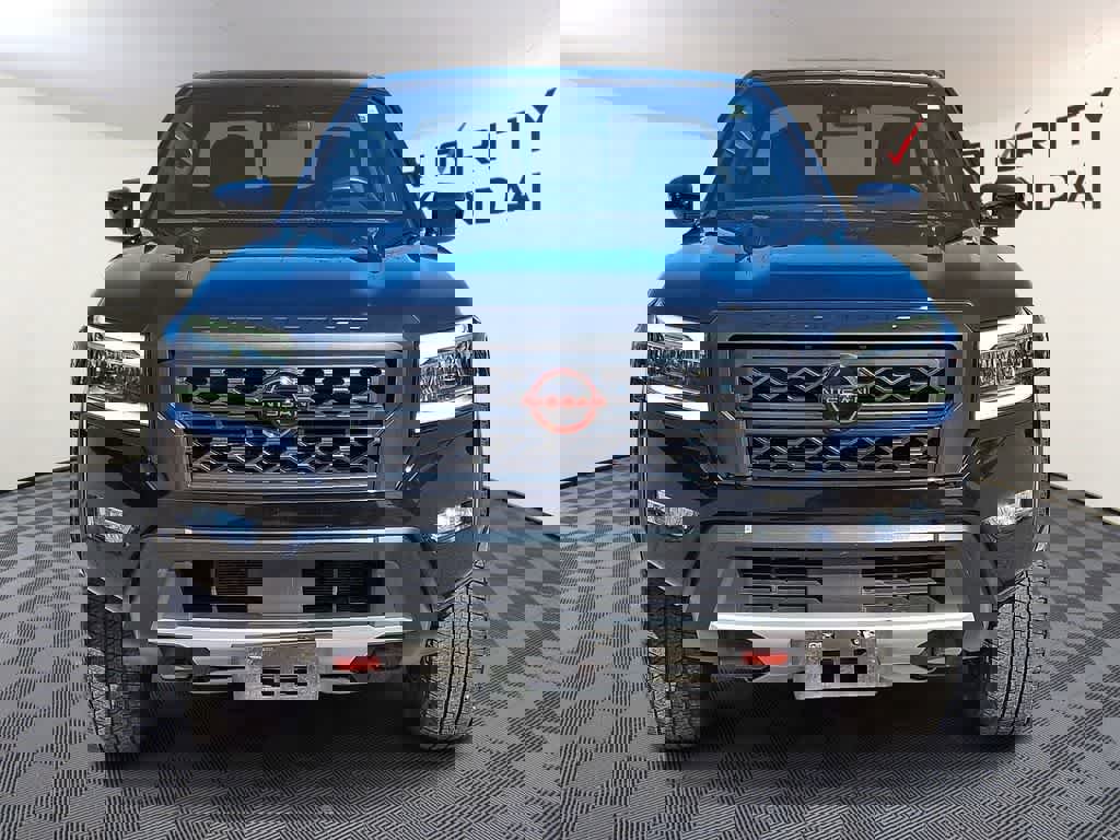 Used 2024 Nissan Frontier PRO-4X image 2