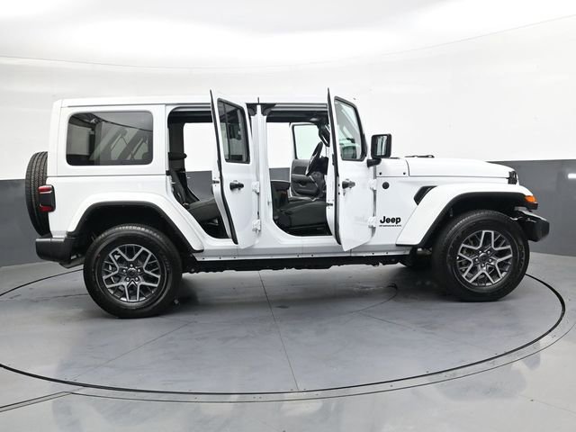 Used 2025 Jeep Wrangler Sahara image 37