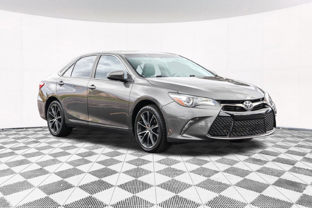 Used 2017 Toyota Camry XSE w/ Moonroof Package FWD image 11