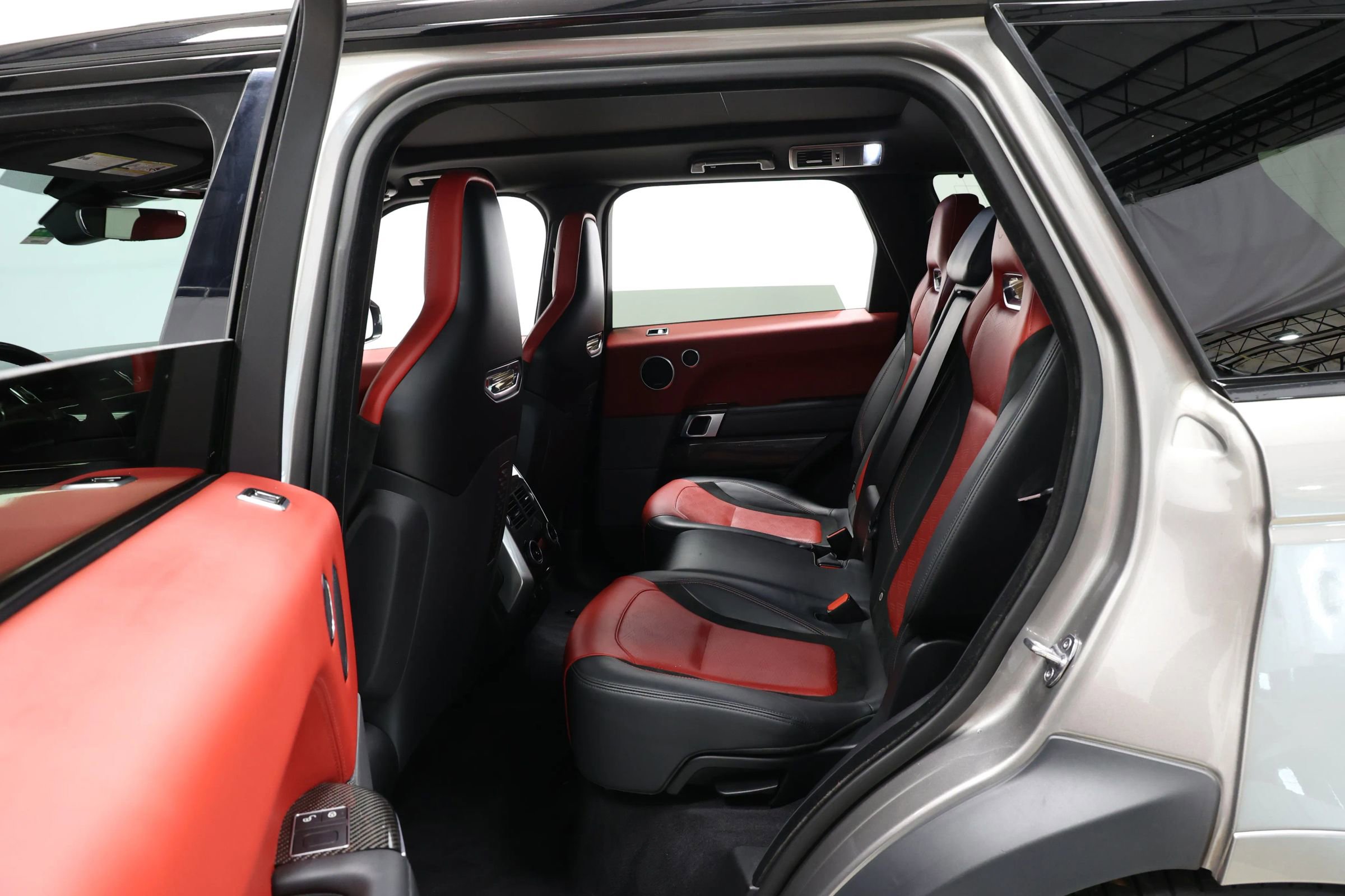 Used 2020 Land Rover Range Rover Sport SVR image 47