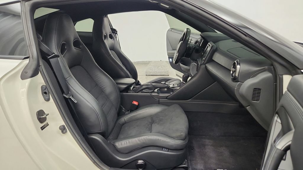 Used 2019 Nissan GT-R AWD/4WD image 45