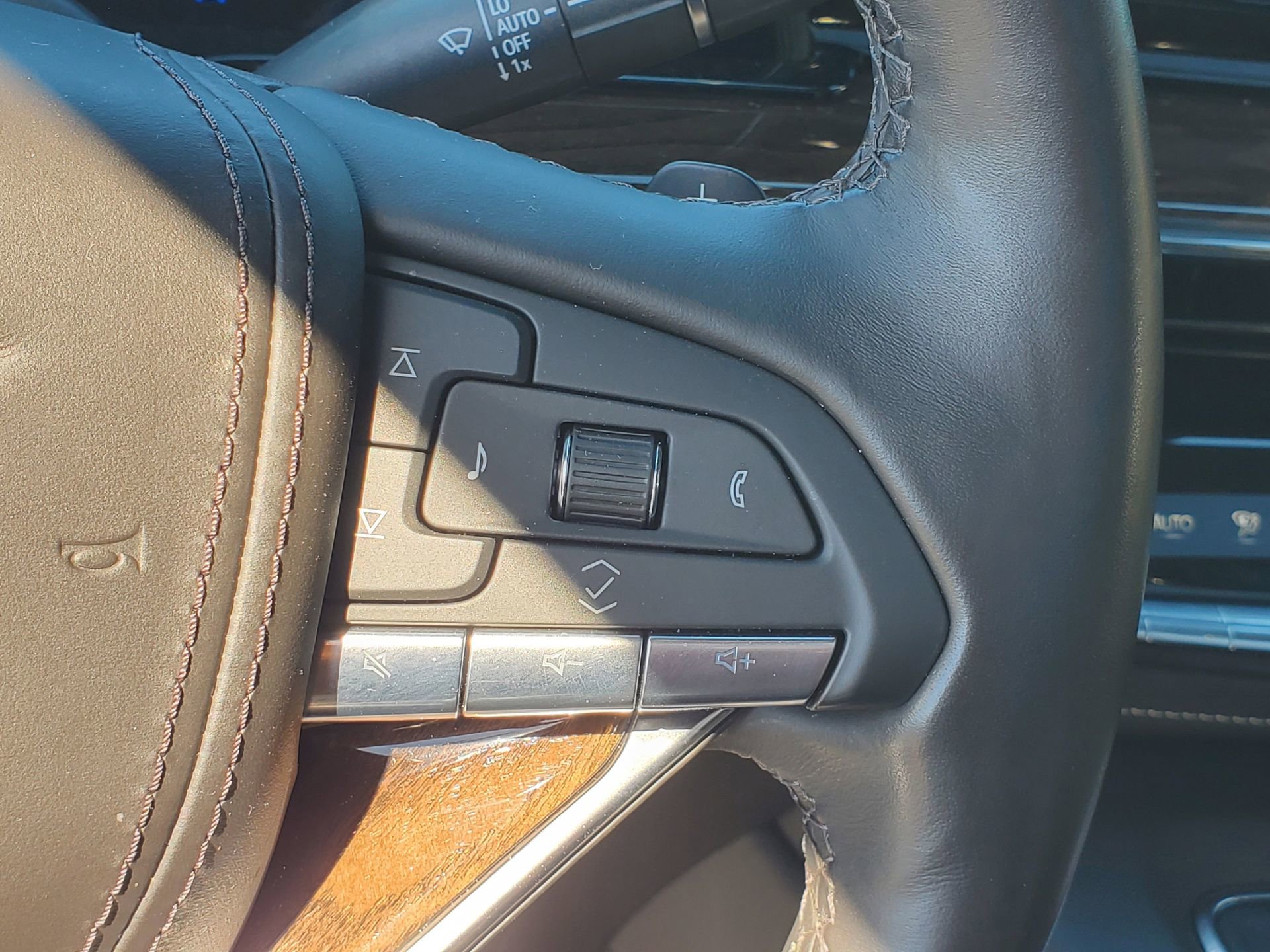 Used 2024 Cadillac Escalade Premium Luxury Platinum image 24