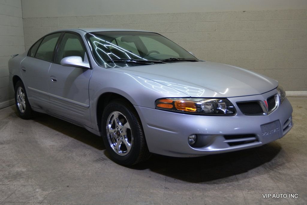 Used 2005 Pontiac Bonneville SE image 1