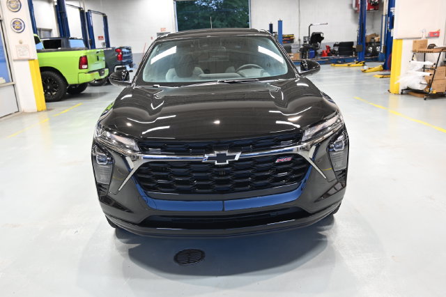 New 2026 Chevrolet Trax RS w/ Sunroof Package FWD image 2