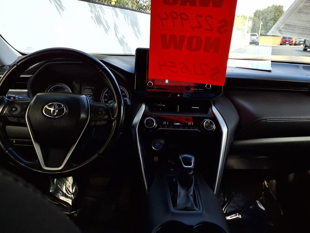 Certified 2021 Toyota Venza LE w/ Carpet Mat Package (TMS) image 18