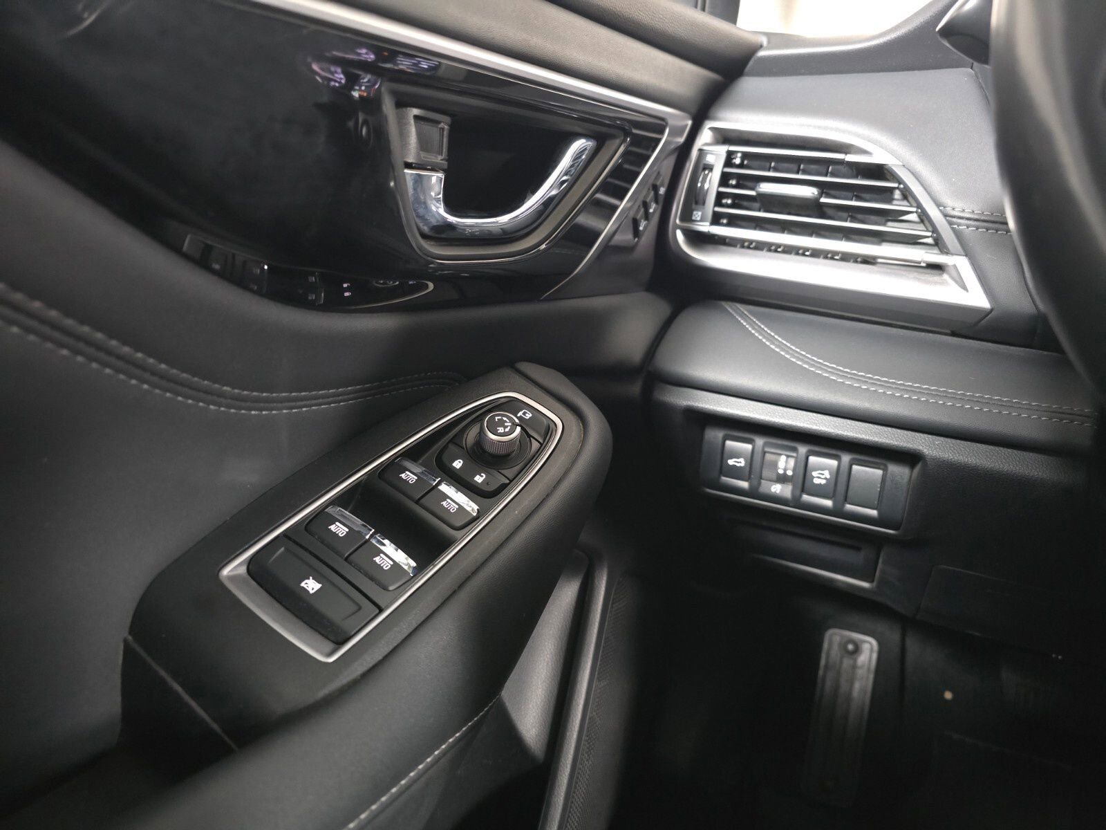 Used 2023 Subaru Outback Touring XT image 36