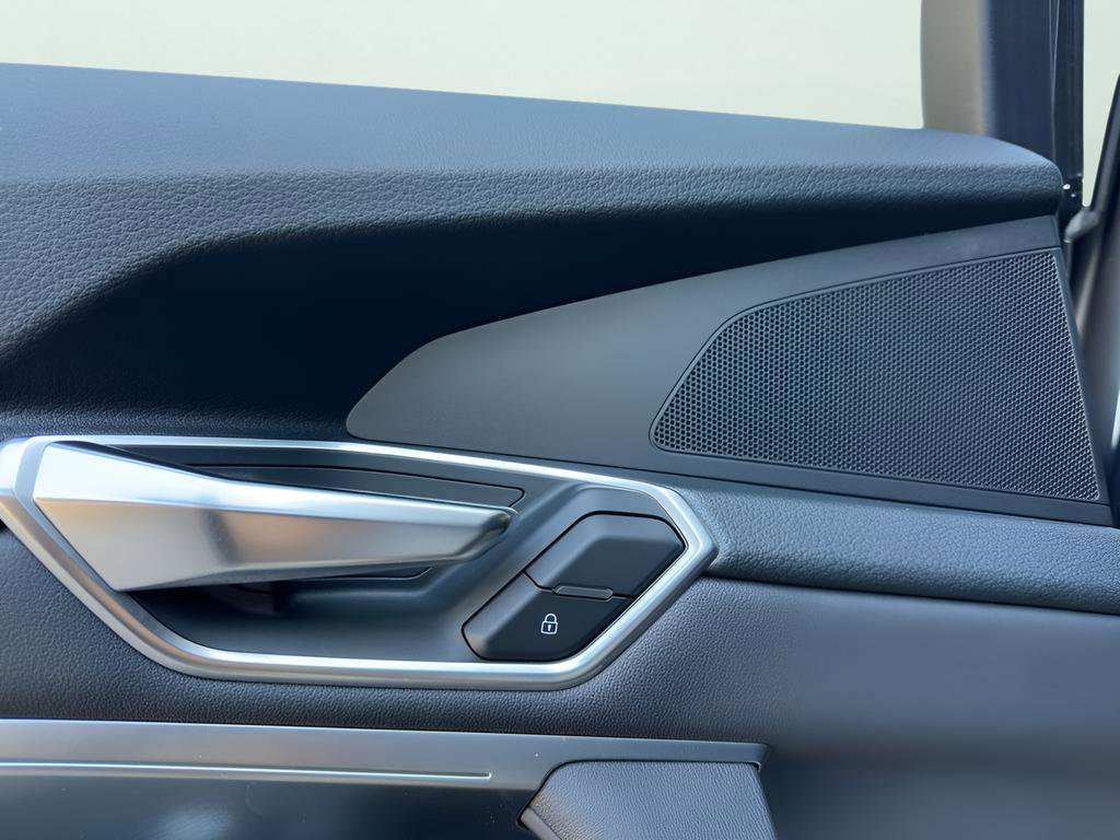 Used 2019 Audi e-tron Premium Plus image 24