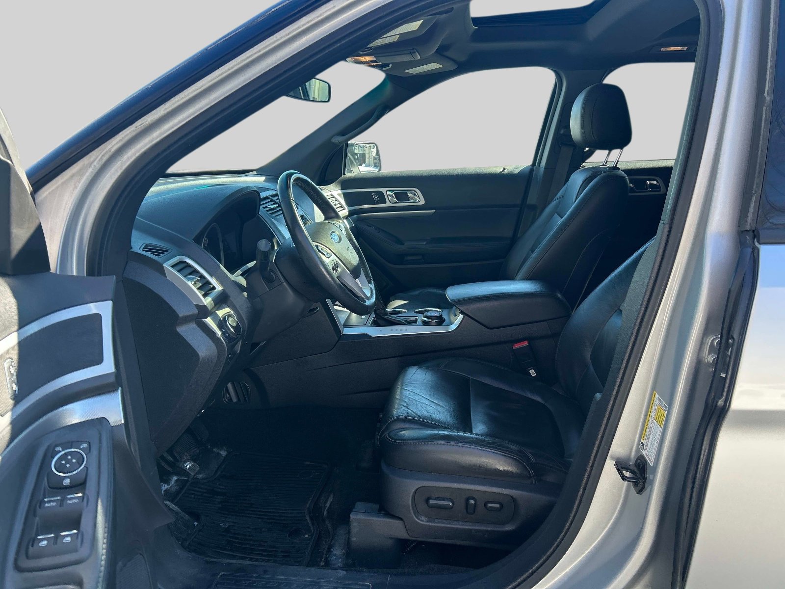 Used 2014 Ford Explorer XLT w/ Equipment Group 202A image 9