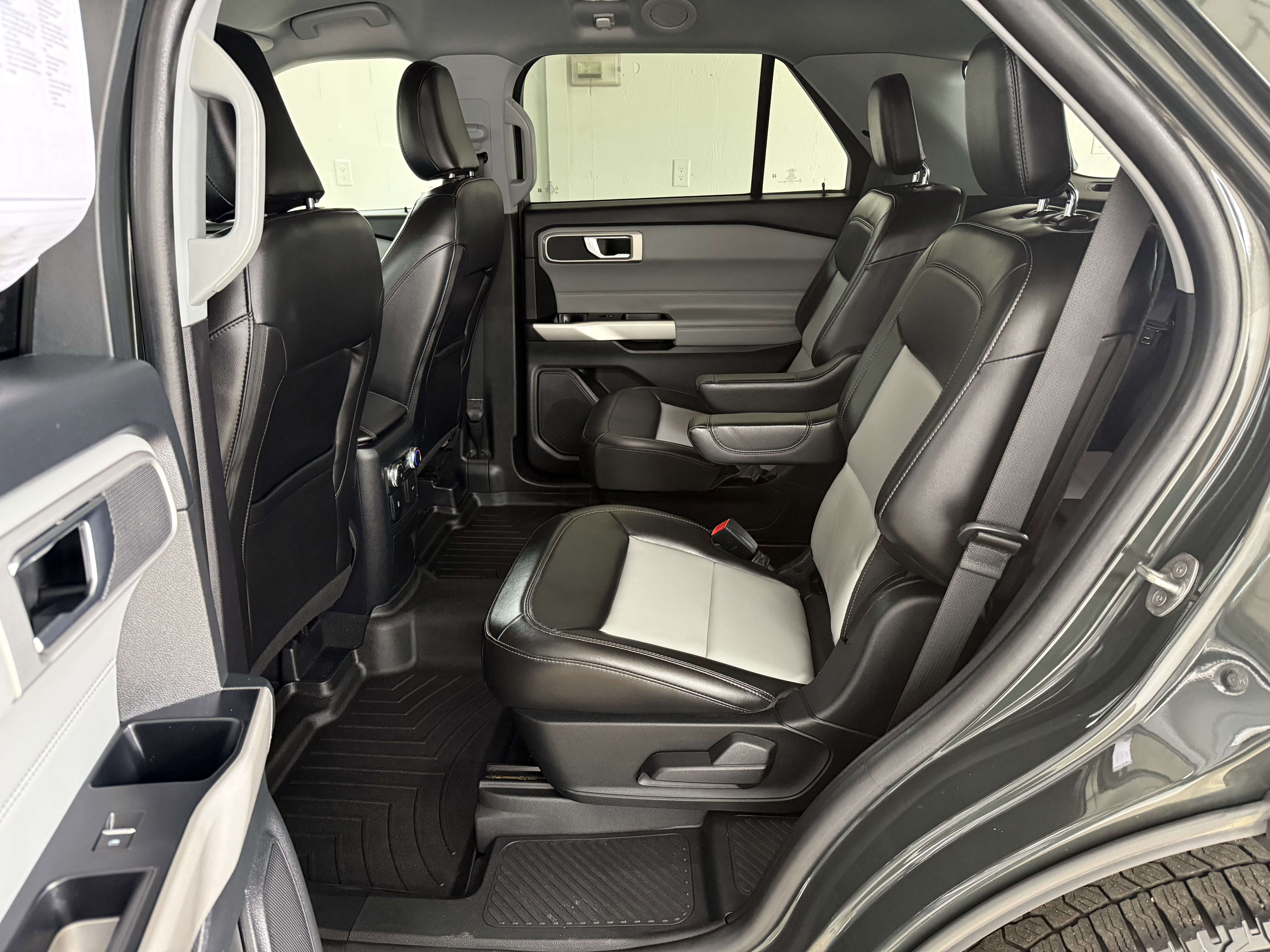 Used 2022 Ford Explorer XLT w/ Equipment Group 202A image 38