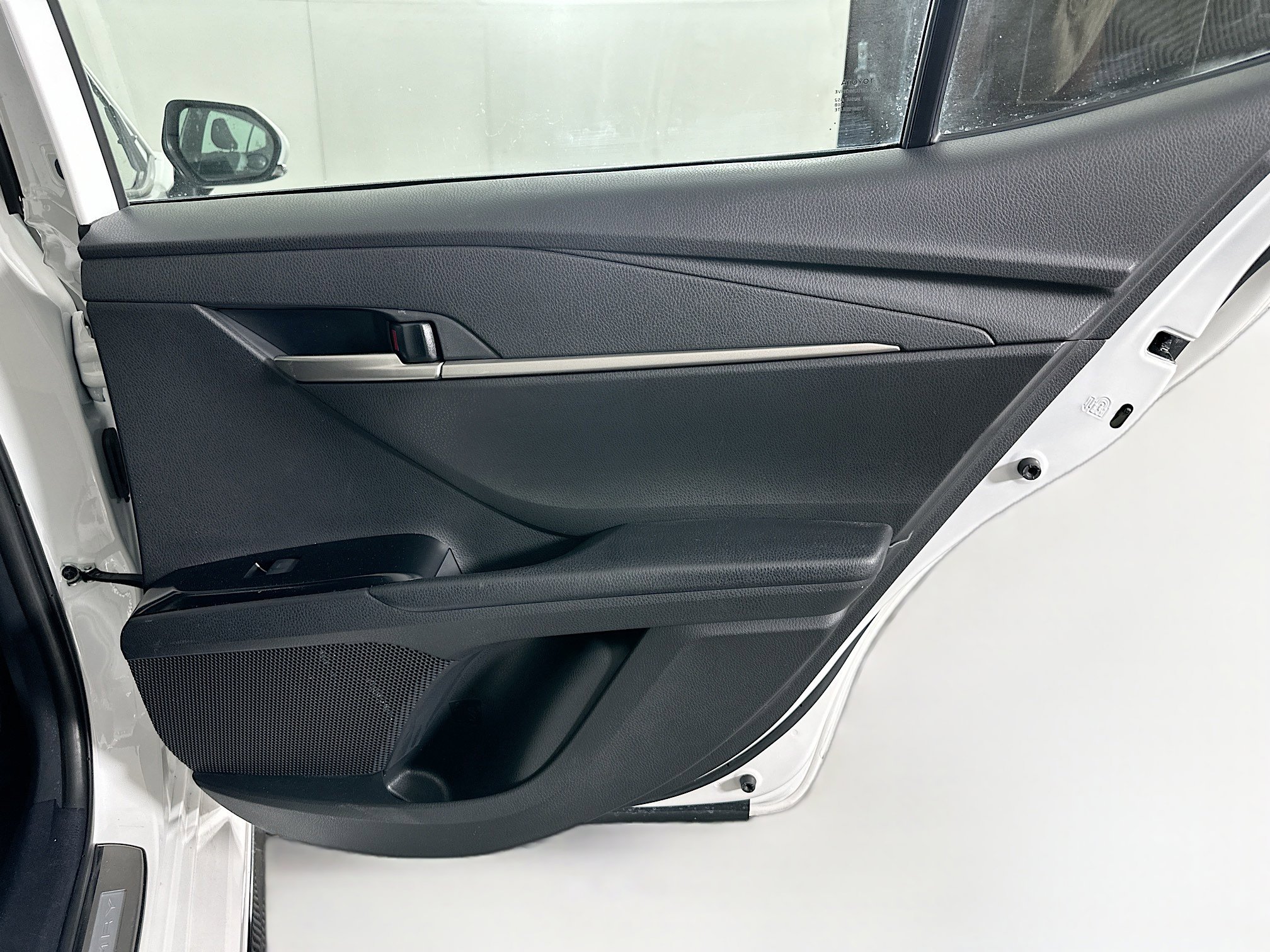 Used 2025 Toyota Camry SE w/ Convenience Package image 29