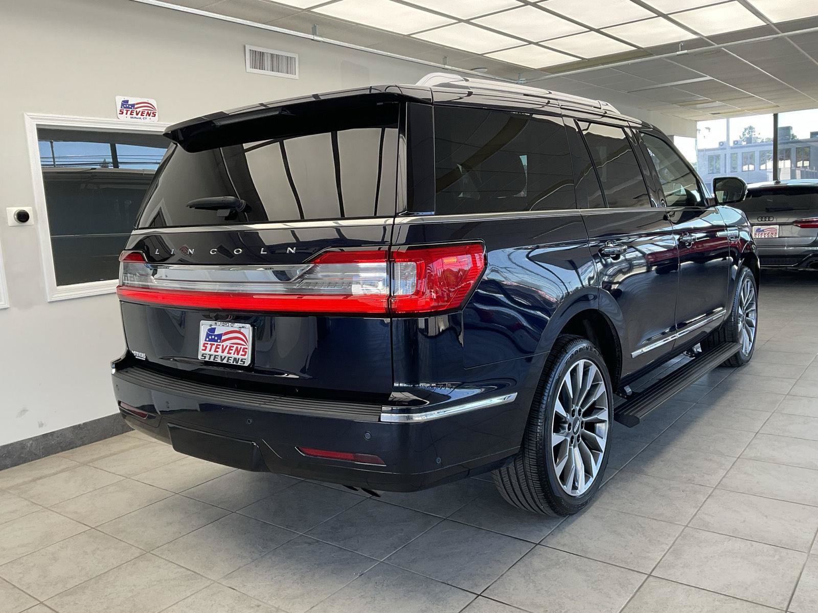 Used 2021 Lincoln Navigator Reserve AWD/4WD image 5