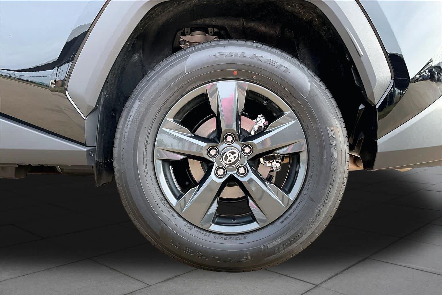 Used 2026 Toyota RAV4 LE AWD/4WD image 11