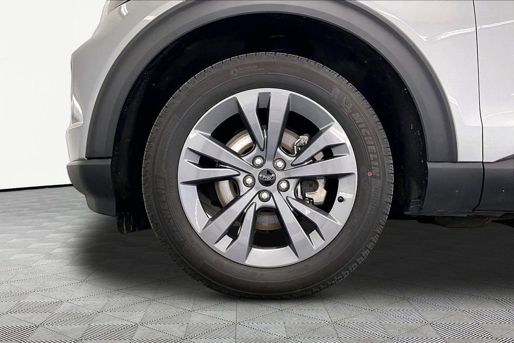 Certified 2023 Ford Explorer XLT w/ Equipment Group 202A AWD/4WD image 9
