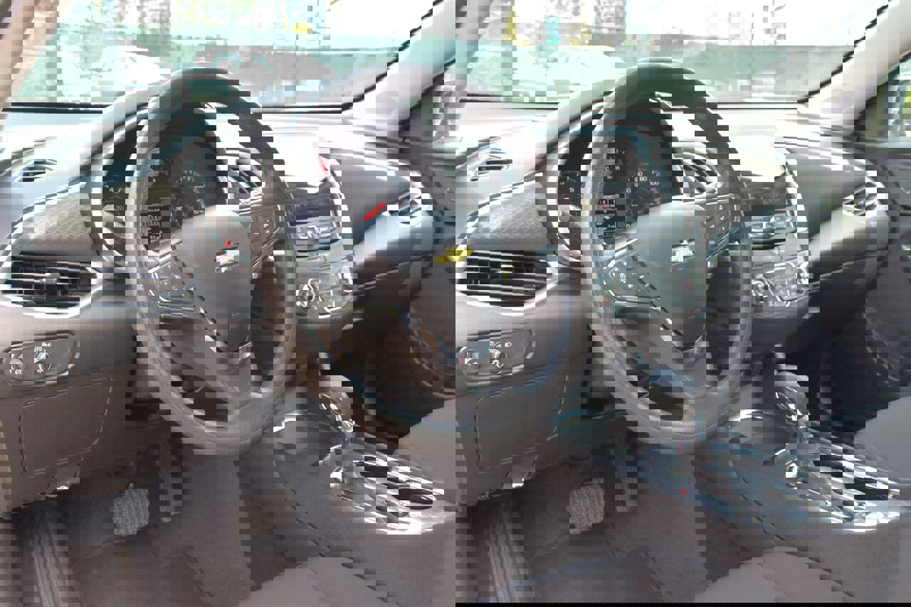 Used 2023 Chevrolet Malibu LT image 3