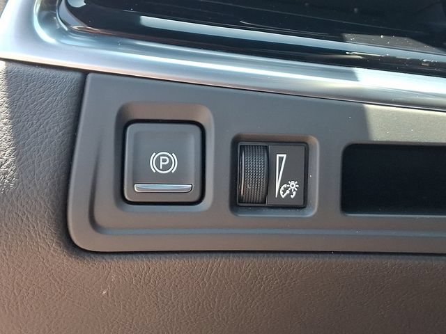 Certified 2025 Cadillac XT6 Luxury AWD/4WD image 23