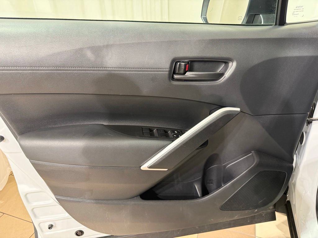 Certified 2025 Toyota Corolla Cross LE FWD image 15