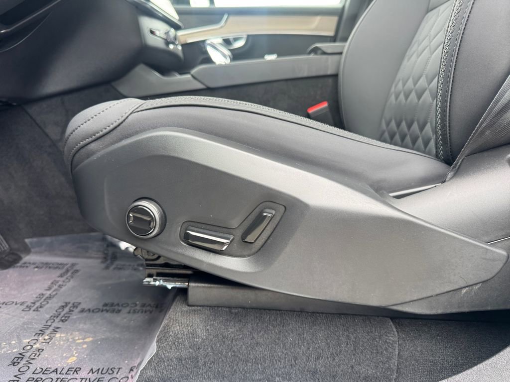Certified 2025 Volvo XC90 B5 Plus image 27