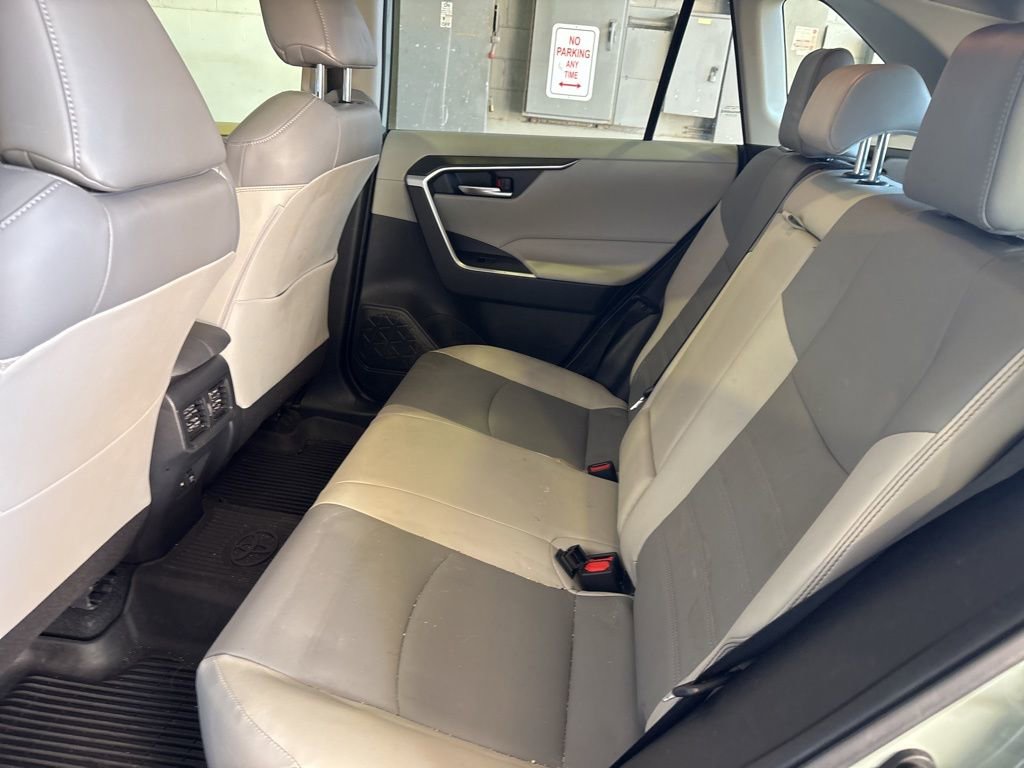 Used 2021 Toyota RAV4 XLE Premium image 9