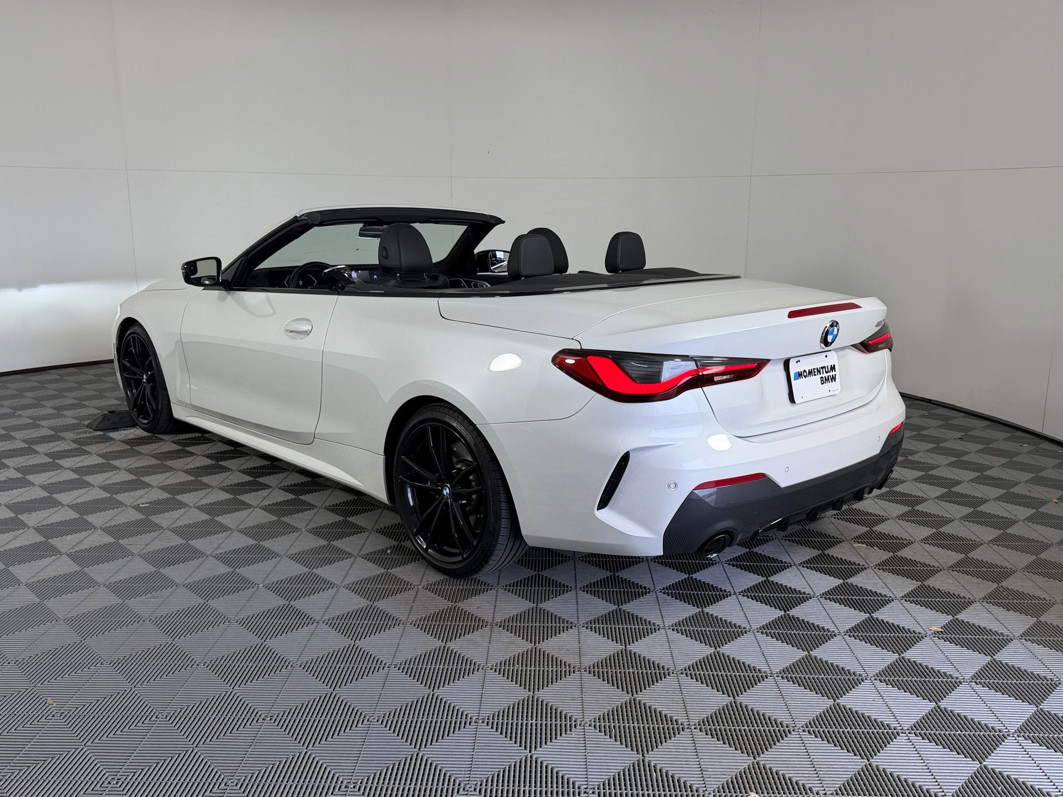 Certified 2024 BMW 430i Convertible w/ M Sport Package image 3