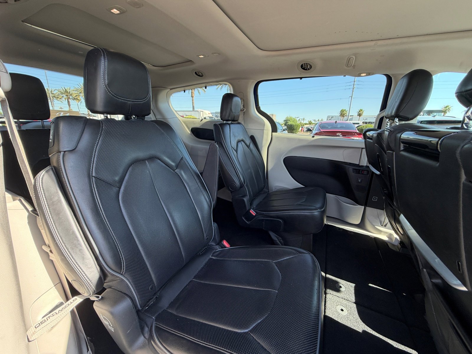 Used 2018 Chrysler Pacifica Limited FWD image 18