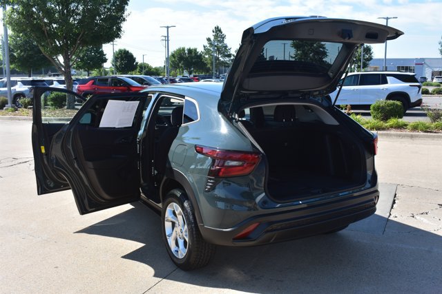 Used 2025 Chevrolet Trax LS w/ LS Convenience Package FWD image 15