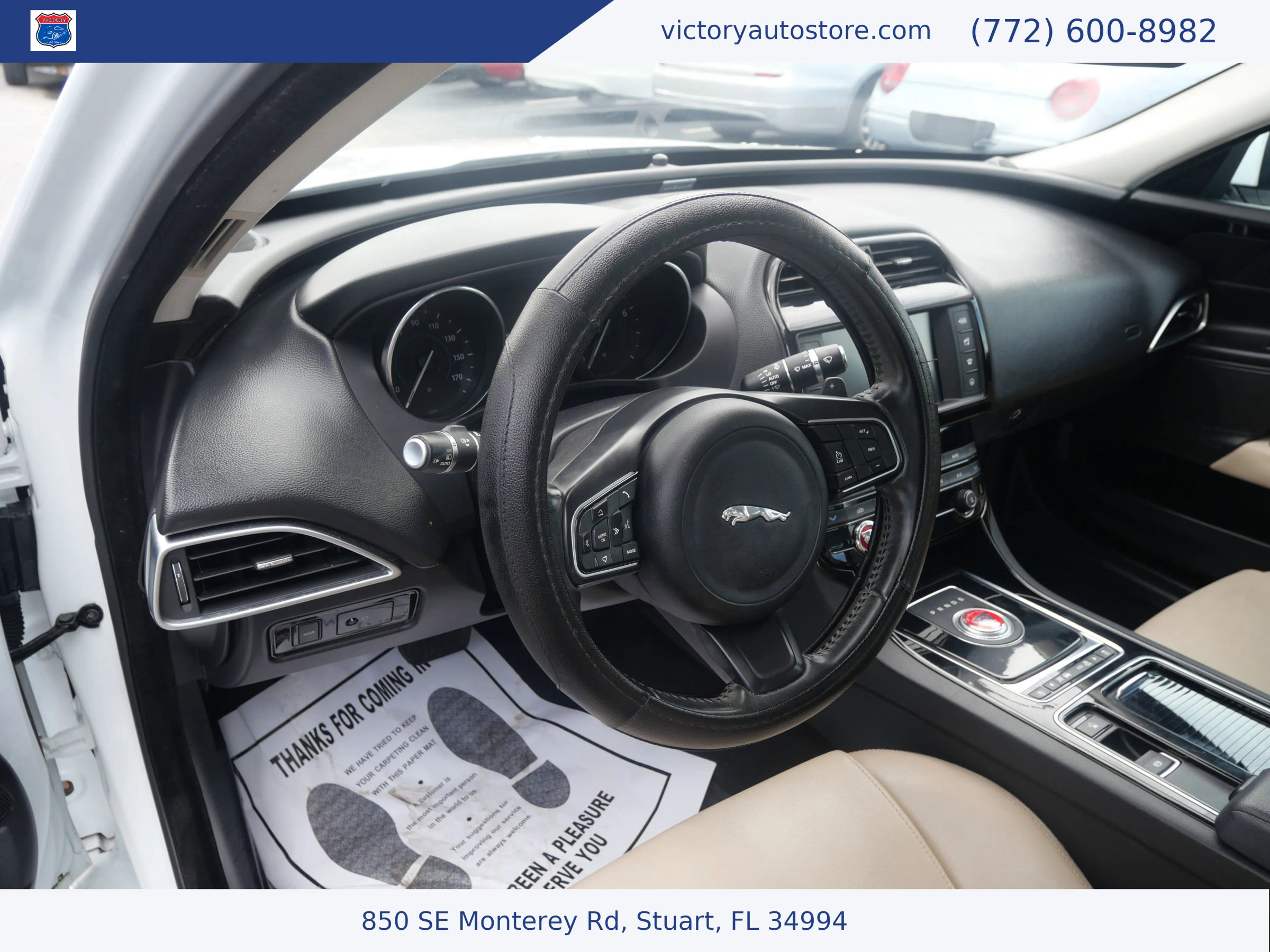 Used 2018 Jaguar XE image 9