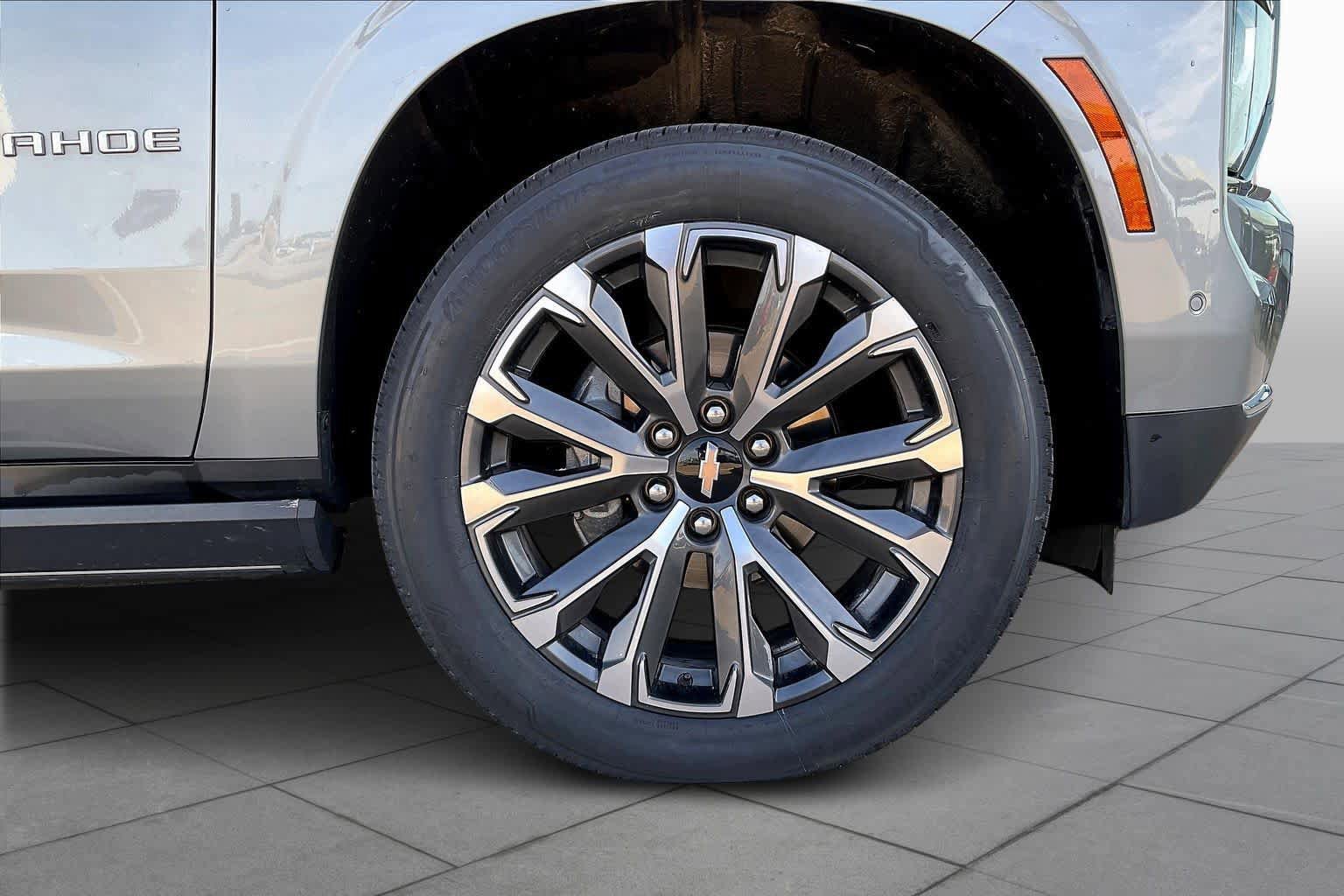 Certified 2025 Chevrolet Tahoe High Country AWD/4WD image 11