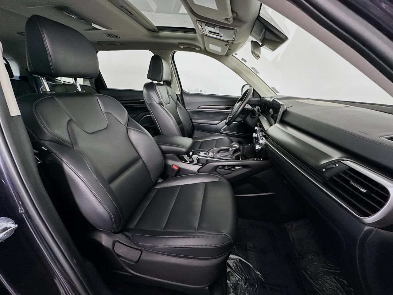 Used 2025 Kia Telluride S AWD/4WD image 34