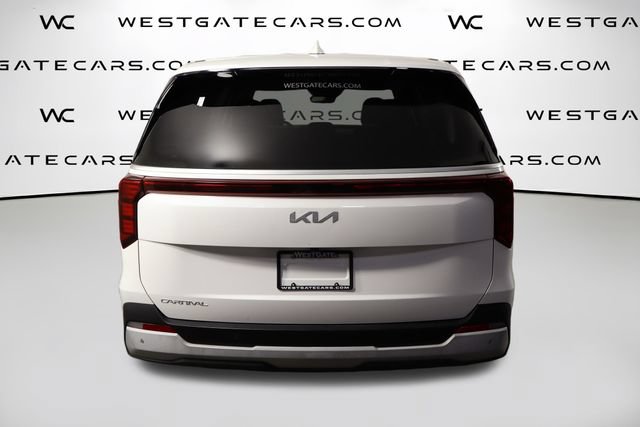 Used 2025 Kia Carnival FWD image 4
